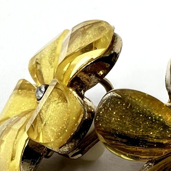 Hawaiian Plumeria VTG Clip on Earrings Vintage Jewelry Party Event Holiday - Picture 5 of 6